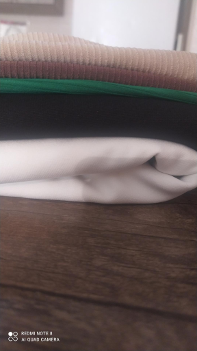 عکس پارچه فروشی کیلویی دیبا