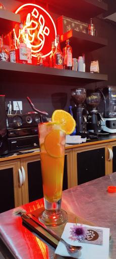 عکس کافی‌شاپ بی‌نام