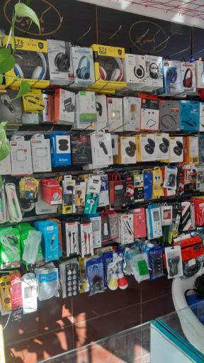 عکس لوازم جانبی و تعمیرات موبایل رخ