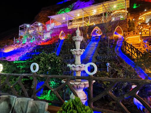 عکس رستوران بام هفت چشمه