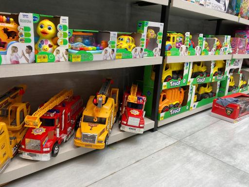 عکس فروشگاه شادیاتو