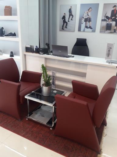 عکس نمایندگی چرم نیکلاس