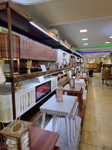 عکس دنیای میز آنتیک 