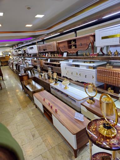 عکس دنیای میز آنتیک 