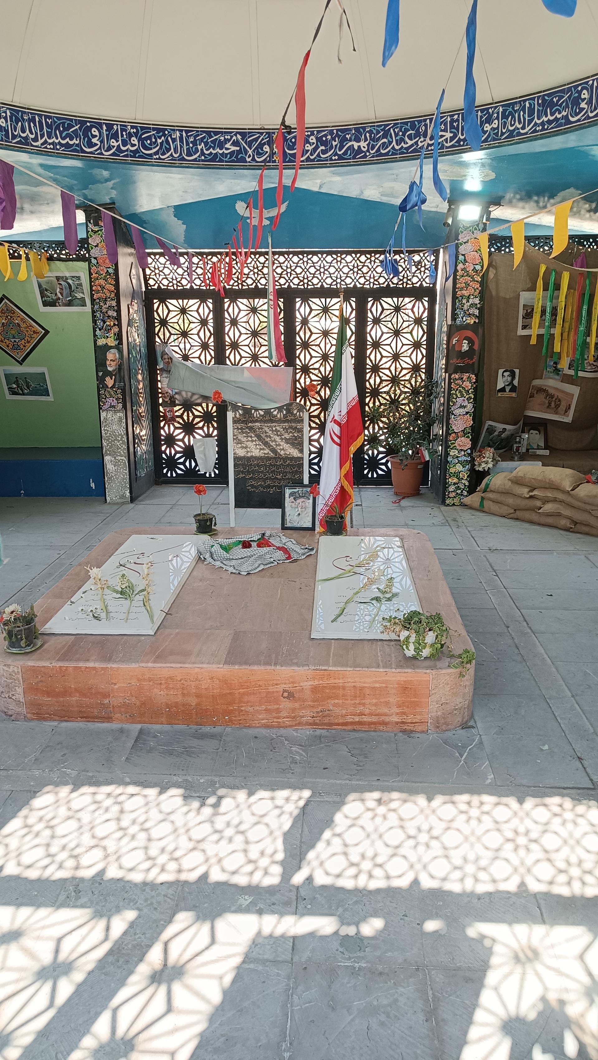 عکس یادمان شهدای گمنام بوستان استقلال