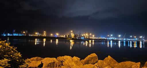 عکس فانوس دریایی موج شکن غربی