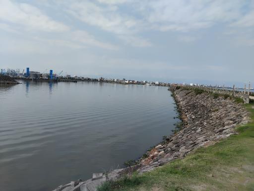 عکس فانوس دریایی موج شکن غربی