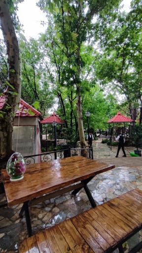 عکس رستوران باغ شاهان ایزدی