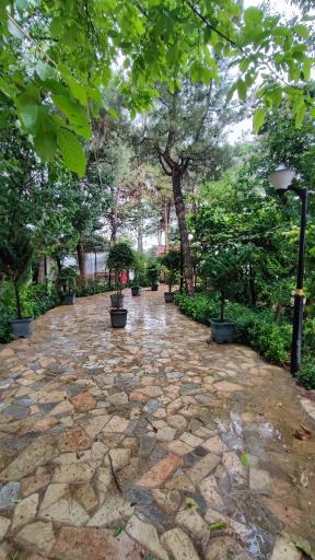 عکس رستوران باغ شاهان ایزدی