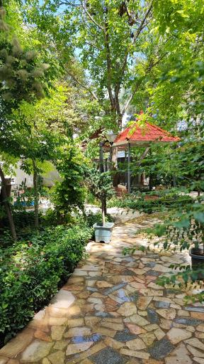 عکس رستوران باغ شاهان ایزدی