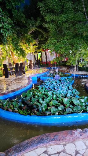 عکس رستوران باغ شاهان ایزدی