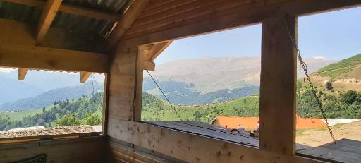 عکس کلبه جنگلی همایون استوار