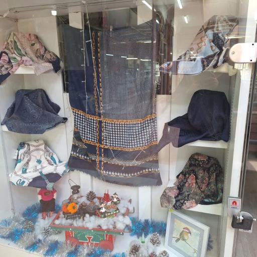 عکس گالری شال و روسری معینا