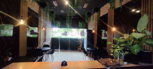 عکس کافه آدلی