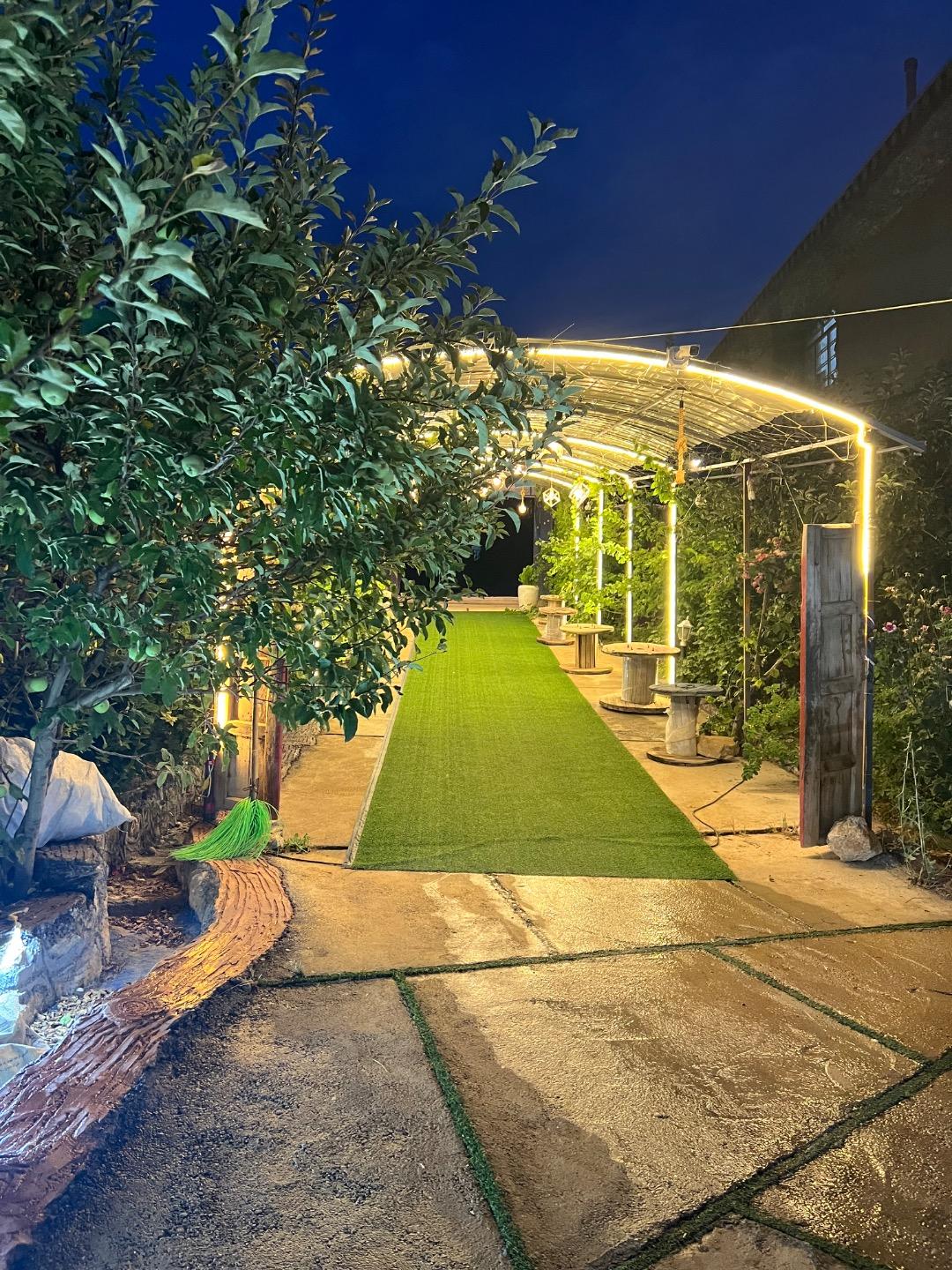 عکس باغ رستوران علیرضا فروزان