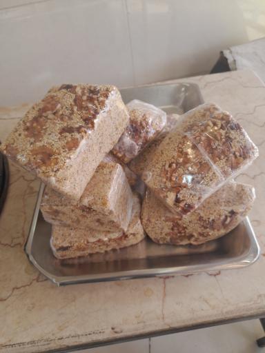 عکس کلوچه حاج امید تفضلی
