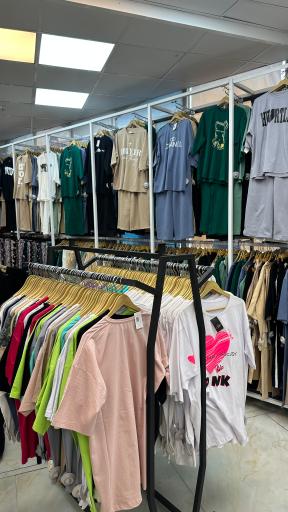 عکس مرکز خرید پوشاک حسین کوچولو