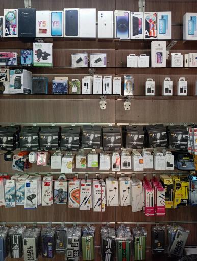 عکس موبایل معین