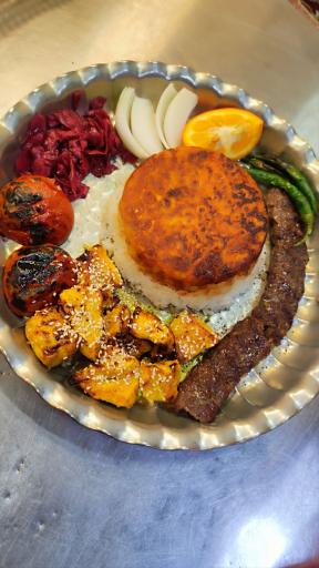 عکس رستوران چنگال طلائی پرند