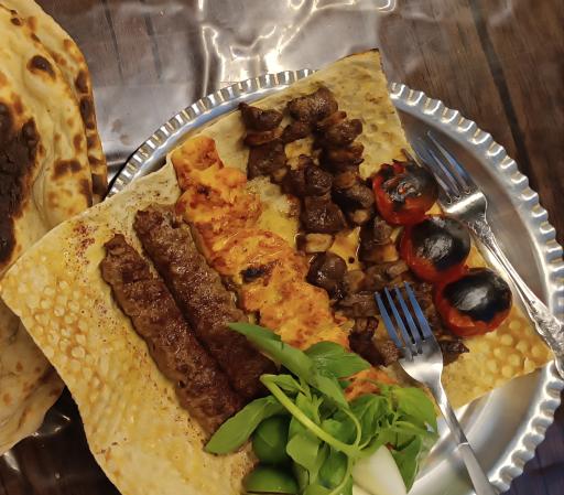 کباب سنتی نان تنوری ماهی کباب