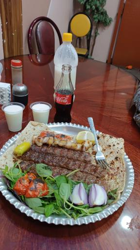 کباب سنتی نان تنوری ماهی کباب