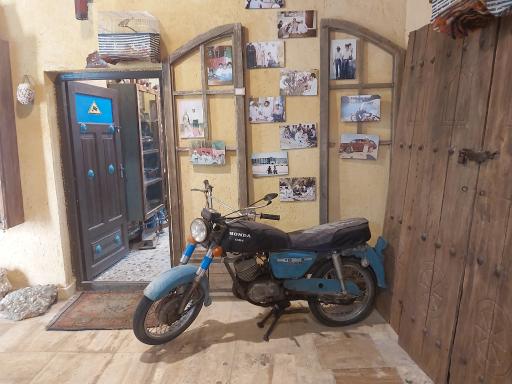 عکس تک بادگیر کیش