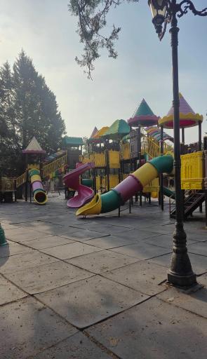 عکس زمین بازی شادی آفرینان