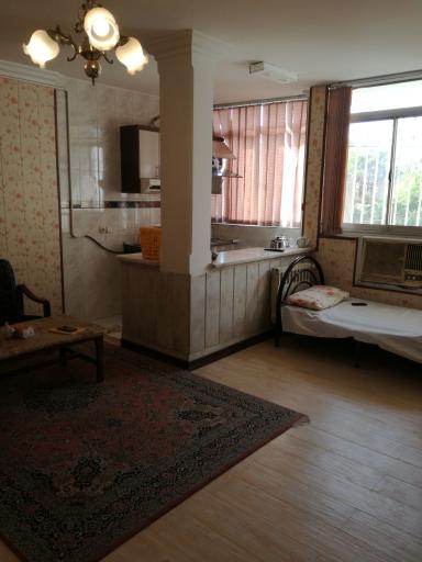 عکس زائر سرای دخانیات مشهد