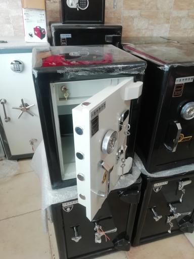 عکس فروشگاه شهر گاوصندوق