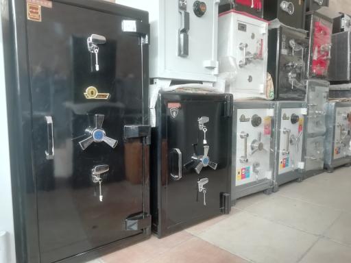 عکس فروشگاه شهر گاوصندوق