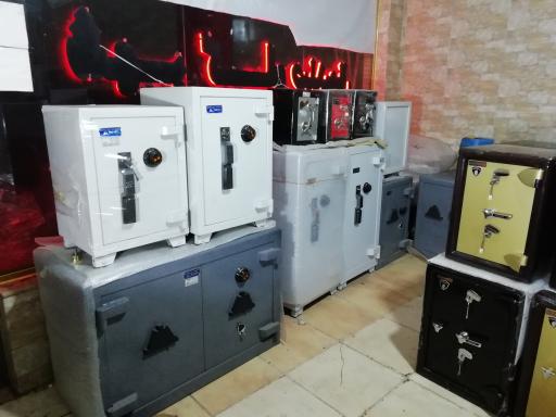 عکس فروشگاه شهر گاوصندوق