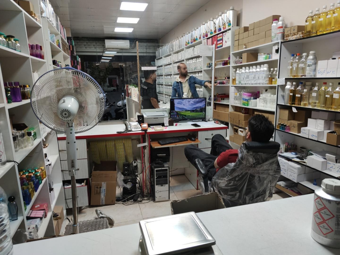 عکس عطر گلبرگ شعبه ۲