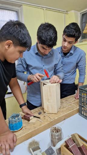 عکس آکادمی کمک