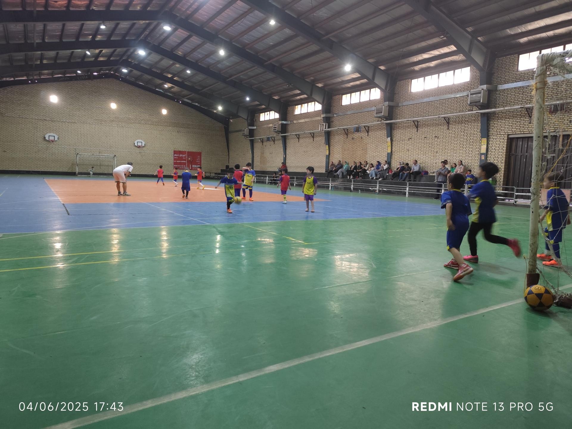 عکس سالن ورزشی شهید عیدی زاده