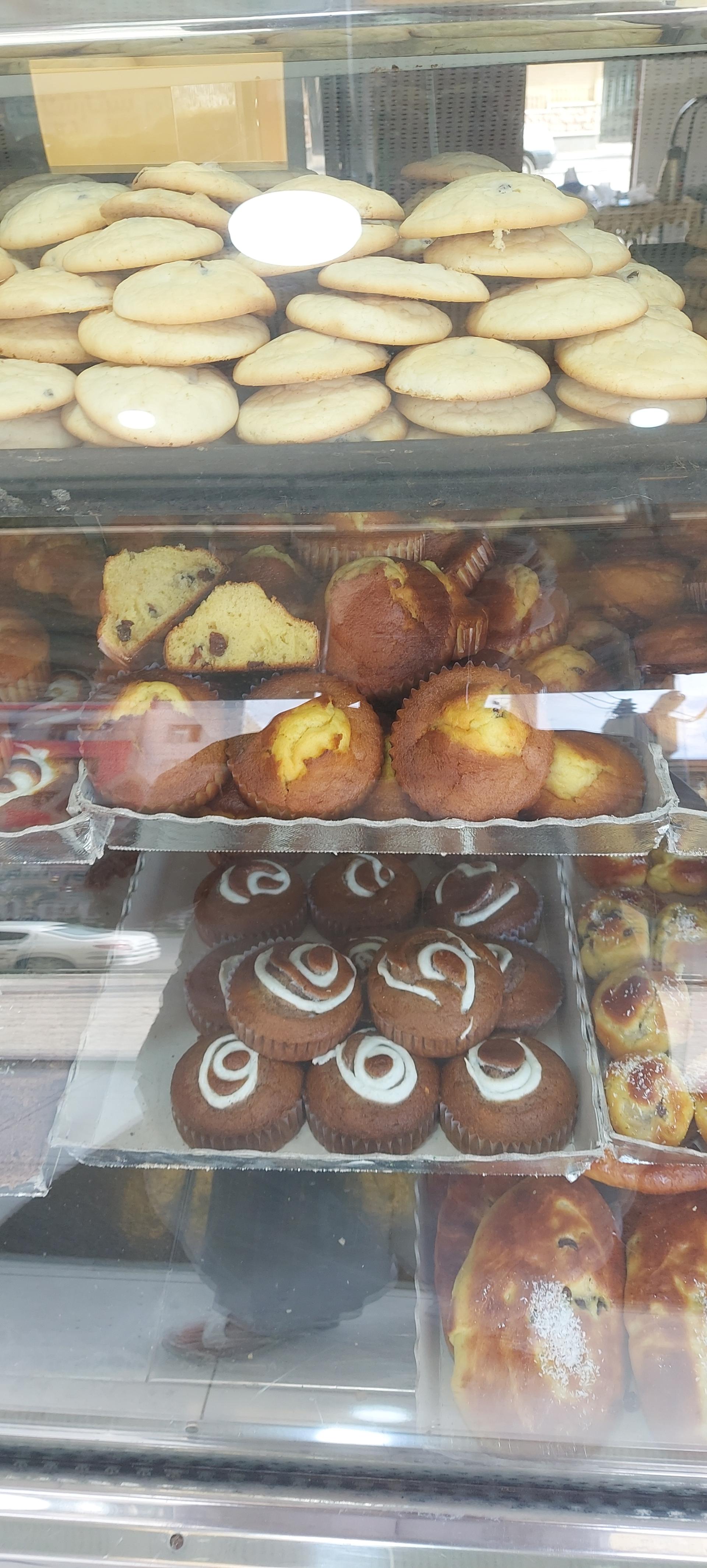 عکس کیک و نان بربری مسلم بابا