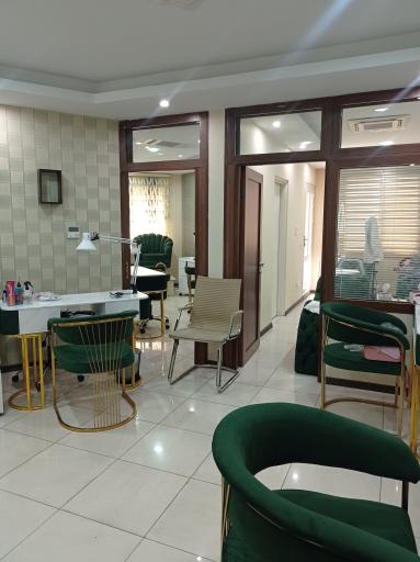 عکس سالن زیبایی تخصصی ناخن و مژه و فیشال فاطمه بهروز 