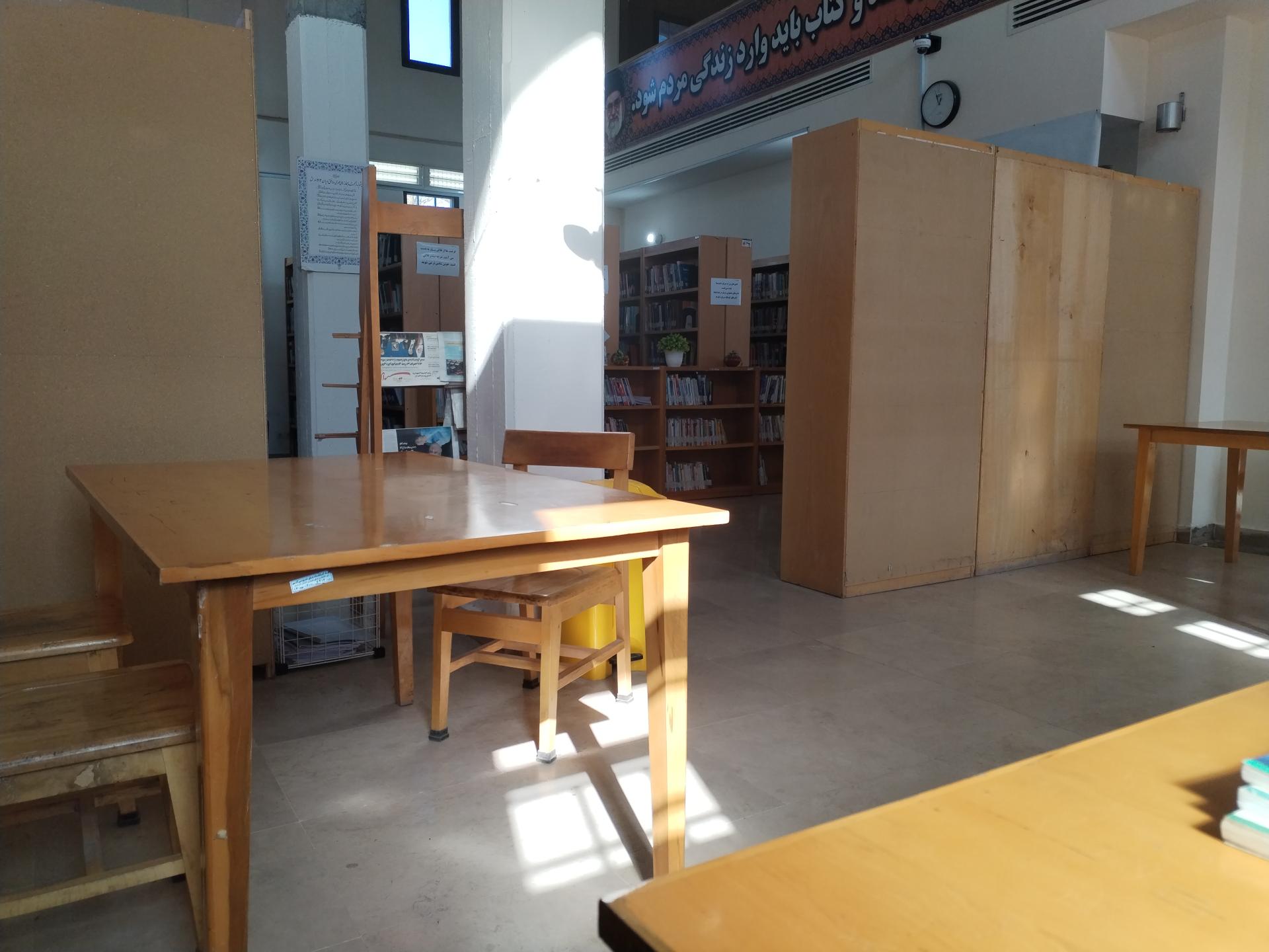 عکس کتابخانه هادی سبزوازی