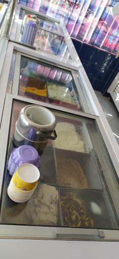 عکس بستنی فروشی حاجی بابا