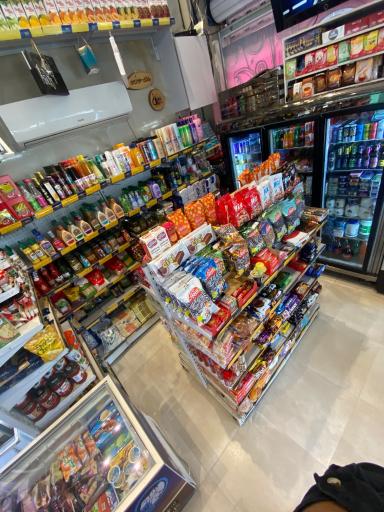 عکس سوپر مارکت خوشمرام