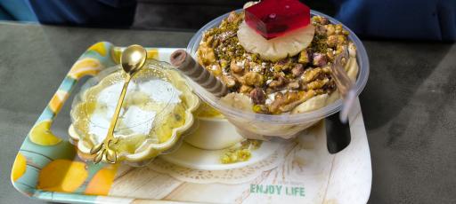 عکس بستنی فروشی حاجی بابا