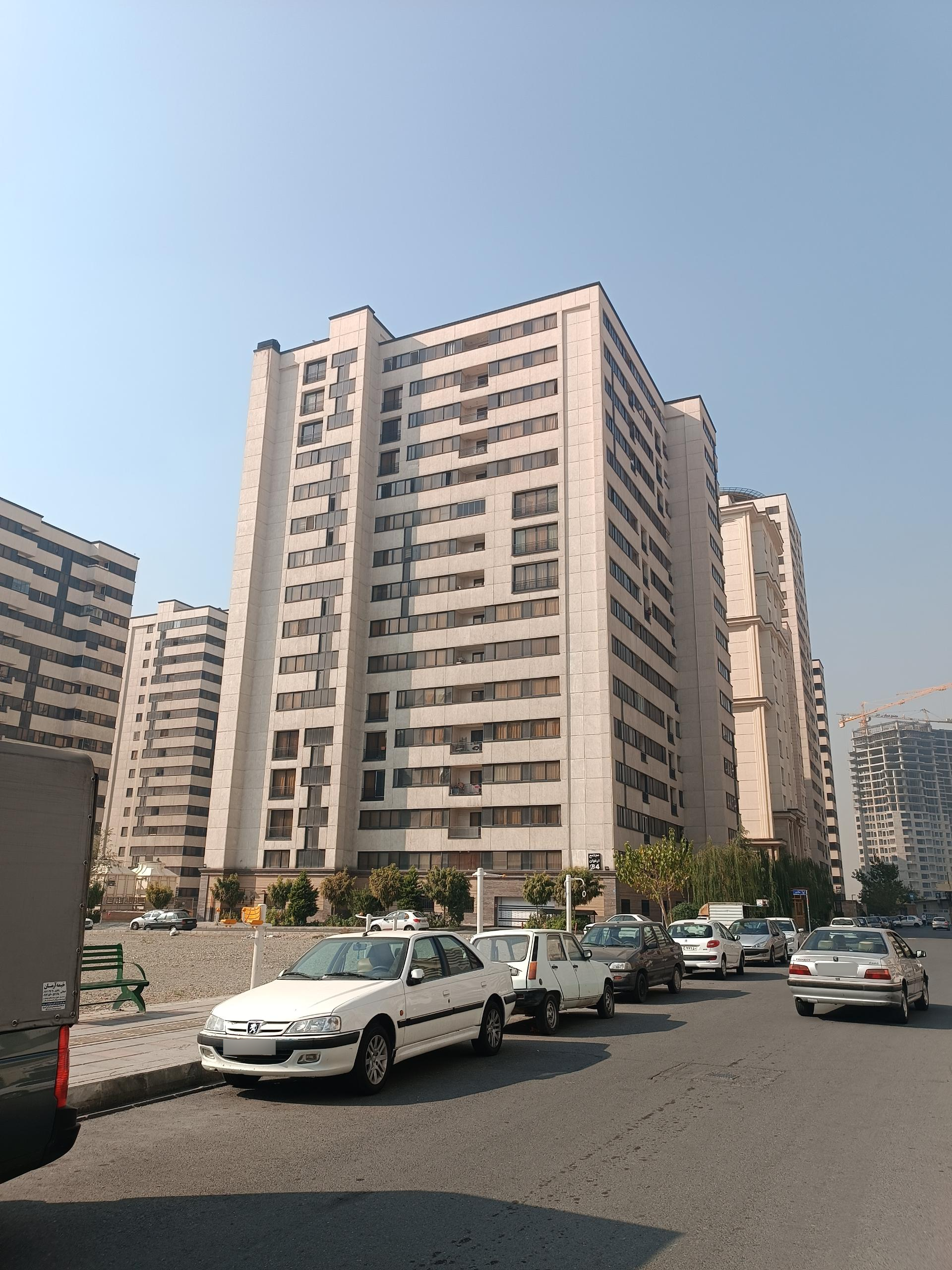 عکس برج زیتون ارغوان