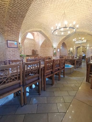 هتل بوتیک عمارت سرخه ای