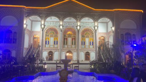 عکس هتل بوتیک عمارت سرخه ای