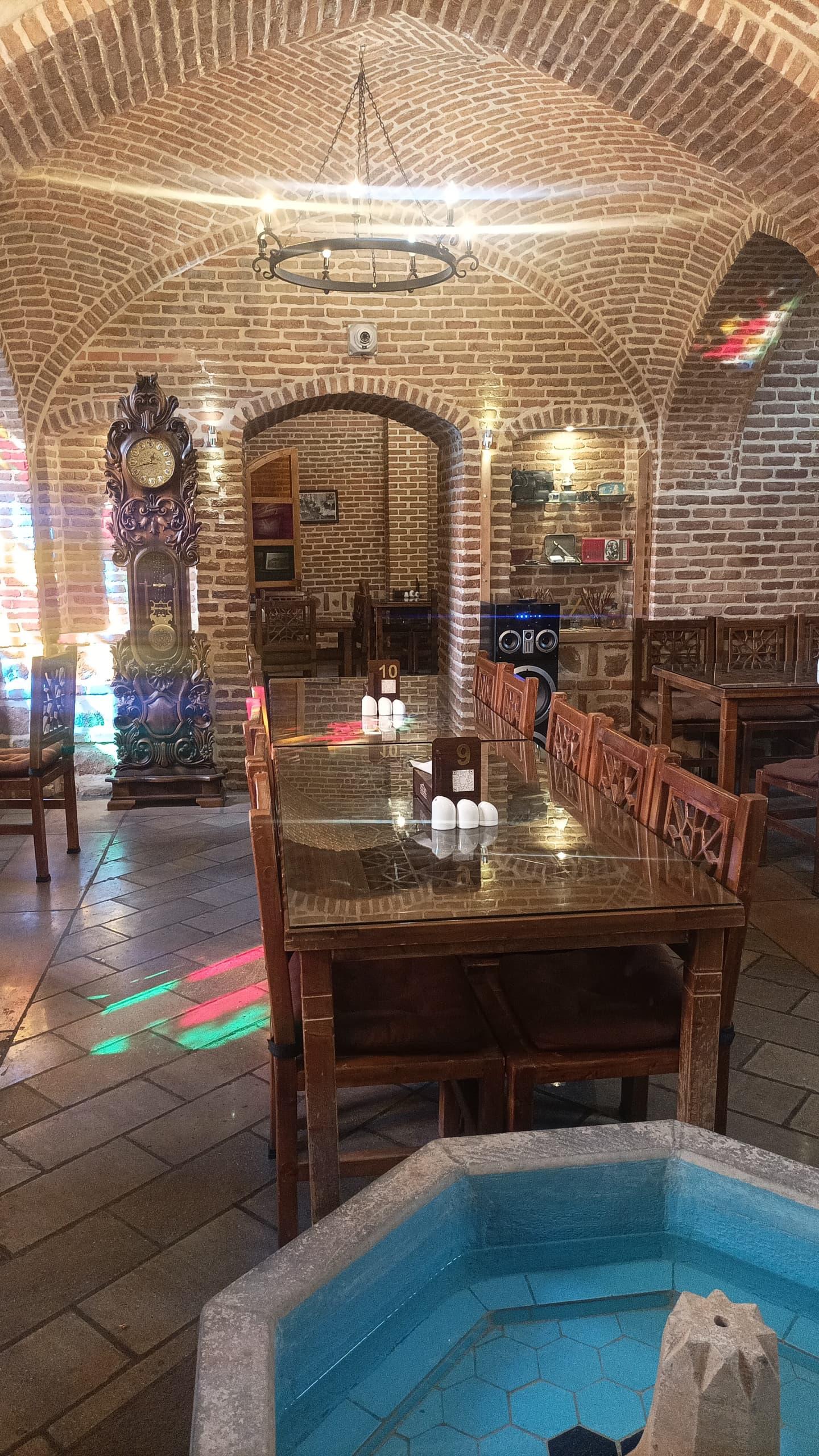 عکس هتل بوتیک عمارت سرخه ای