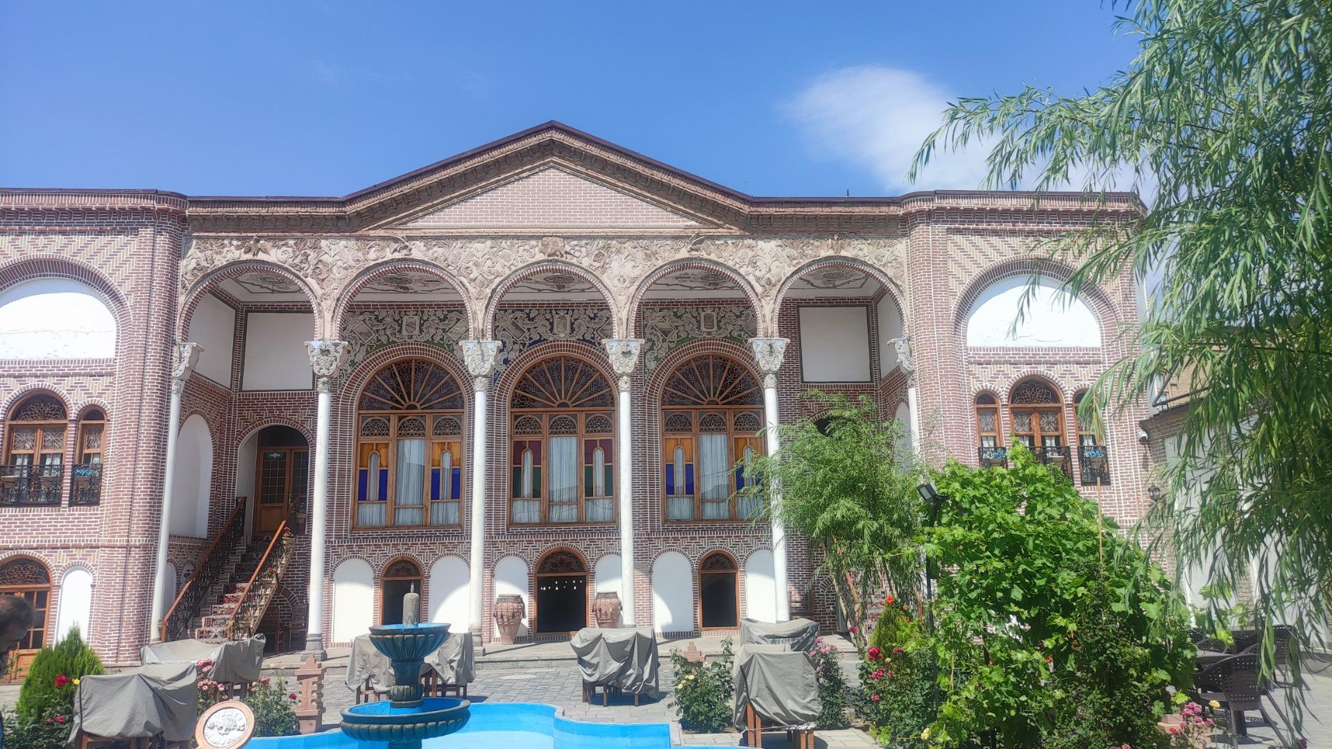عکس هتل بوتیک عمارت سرخه ای