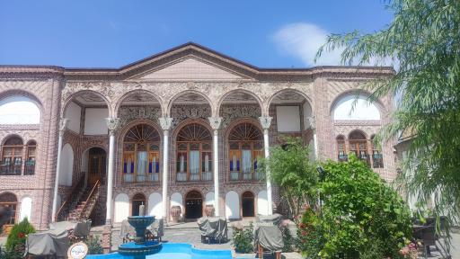 عکس هتل بوتیک عمارت سرخه ای