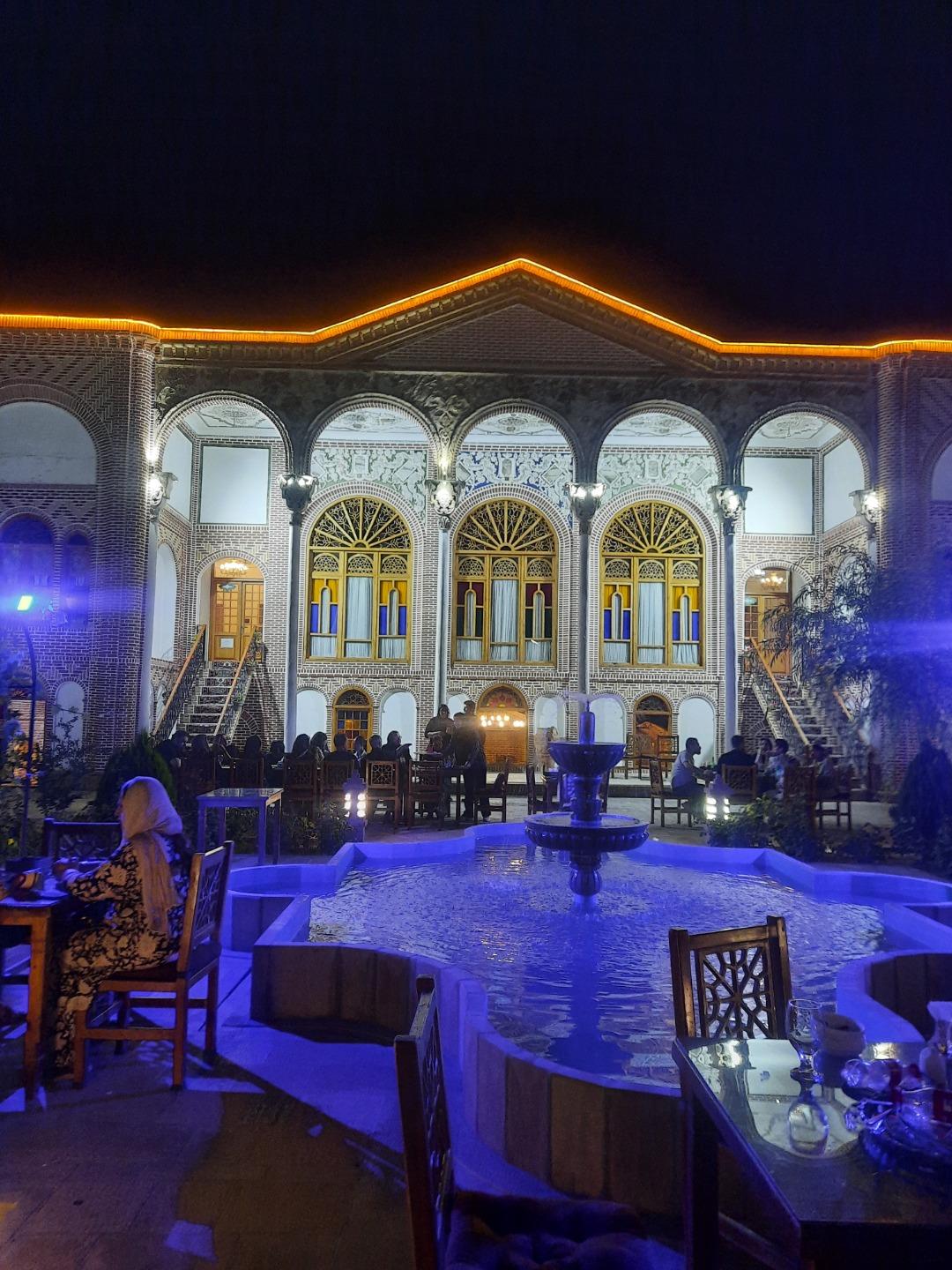 عکس هتل بوتیک عمارت سرخه ای