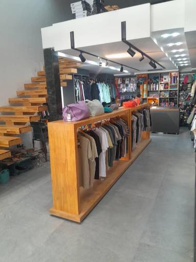 عکس فروشگاه ورزشی نایک اسپرت 