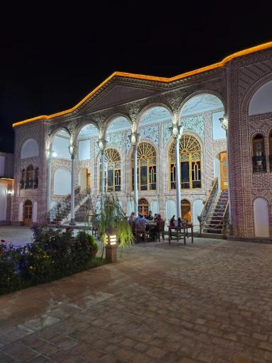 عکس هتل بوتیک عمارت سرخه ای