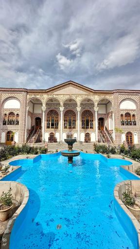 عکس هتل بوتیک عمارت سرخه ای